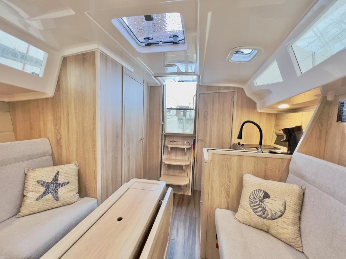 Отель Hausboot Segelyacht Nui Burgtiefe auf Fehmarn Экстерьер фото